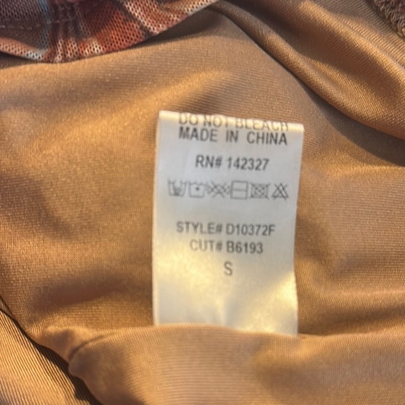 Blanc Swirl Pattern Long Sleeve Open Back Mesh Occassion Dress - Picture 12 of 13